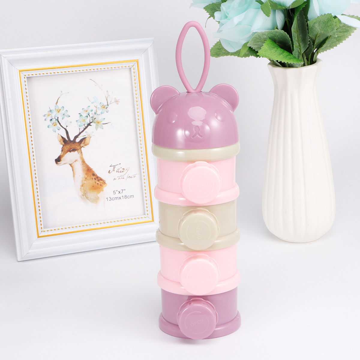 Baby Food For Travelling - 4区画式の携帯用粉ミルクケース。BPAフリーのPP素材を使用し、漏れ防止のねじ込み式蓋付き。離乳食の保存や旅行に最適。