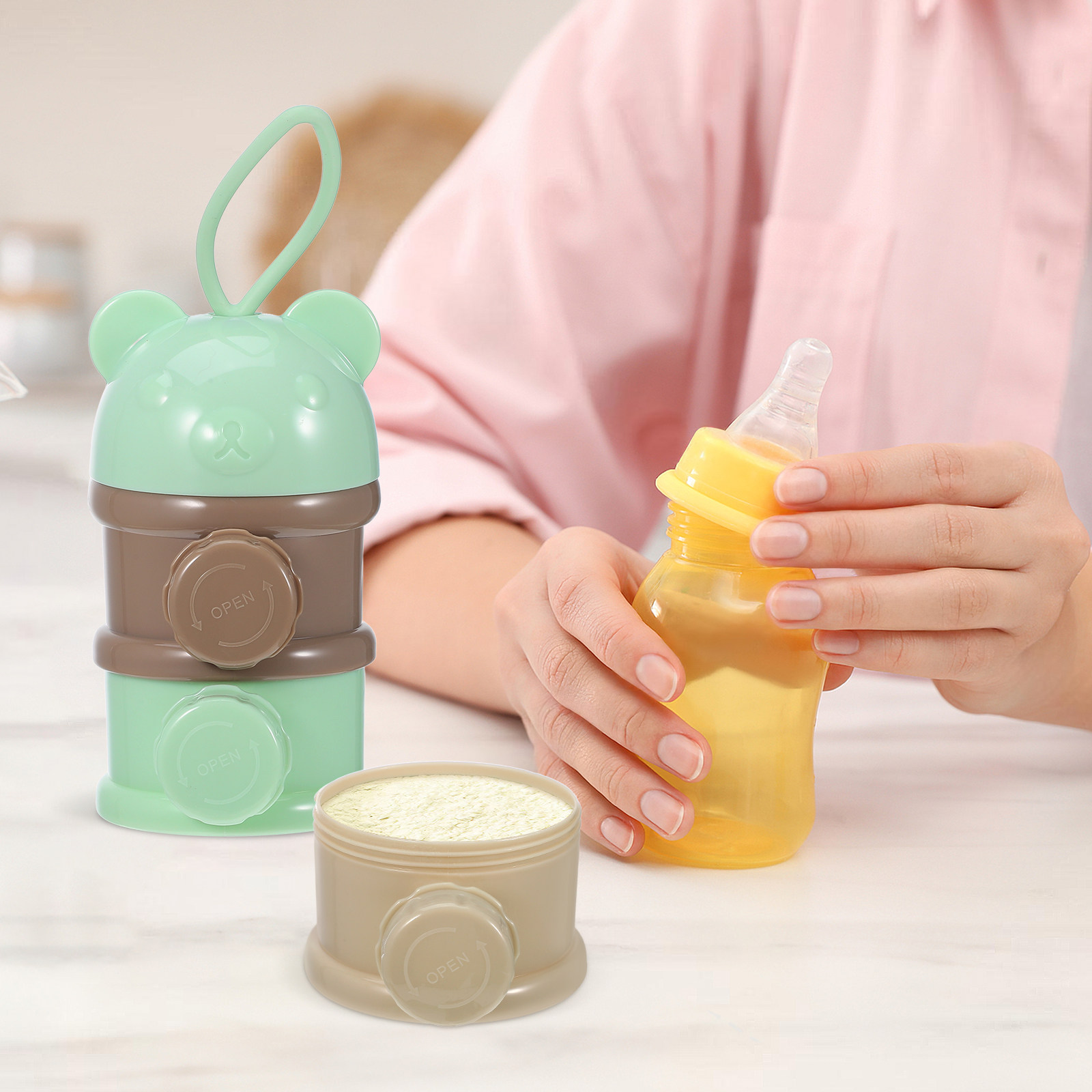 4区画式の携帯用粉ミルクケース。BPAフリーのPP素材を使用 - Baby Food For Travelling のレビューと価格